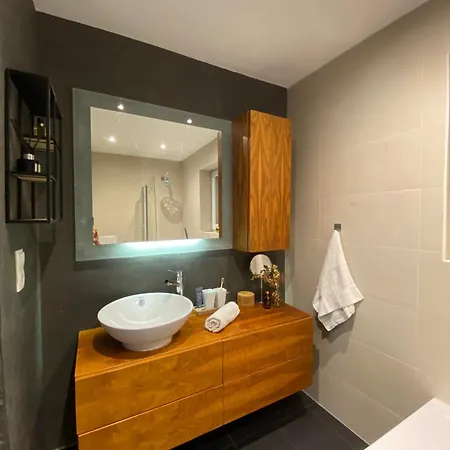 Vakantiehuis Cosy House With Garden, Close To City Center, Good Traffic Connection Salzburg